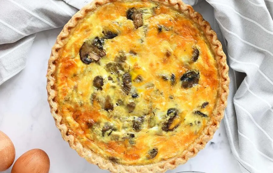 Quiche de frango e cogumelos