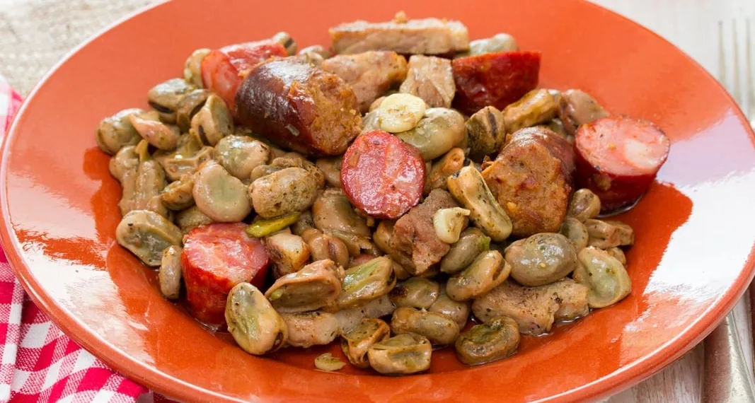 Favas cozidas com entrecosto