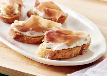 Bruschetta de presunto e queijo