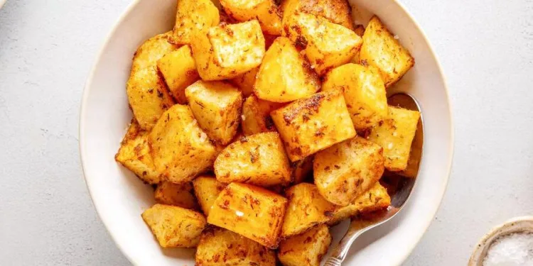 Batatas assadas no forno com colorau