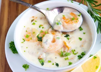 Sopa de peixe cremosa