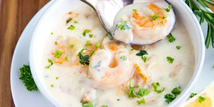 Sopa de peixe cremosa