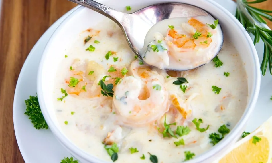 Sopa de peixe cremosa