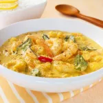 Caril de gambas com leite de coco