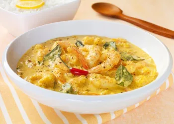 Caril de gambas com leite de coco