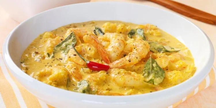 Caril de gambas com leite de coco