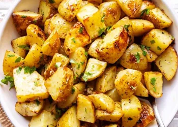 Batatas assadas no forno com orégãos