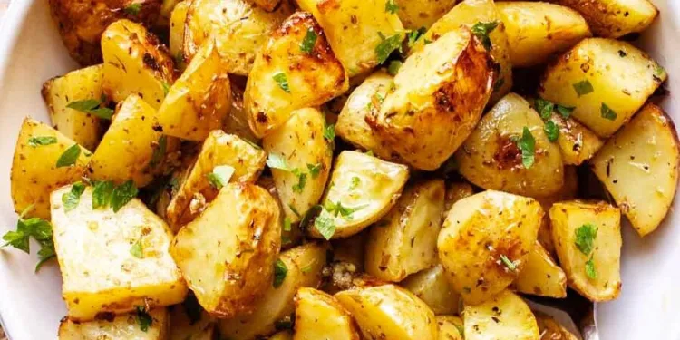 Batatas assadas no forno com orégãos