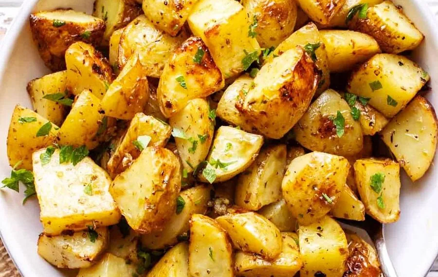 Batatas assadas no forno com orégãos