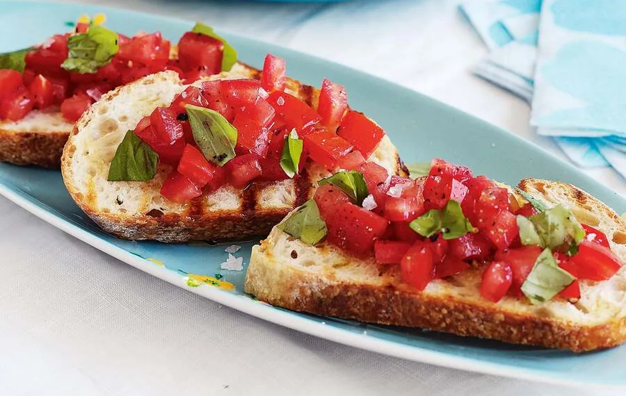 Bruschettas de tomate e manjericão