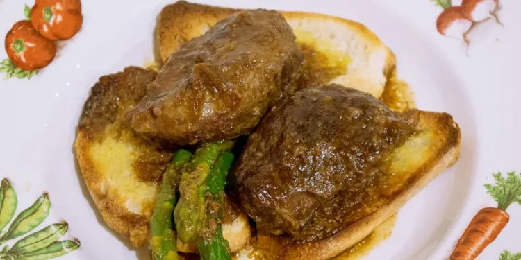 Bochechas de porco com molho de cerveja