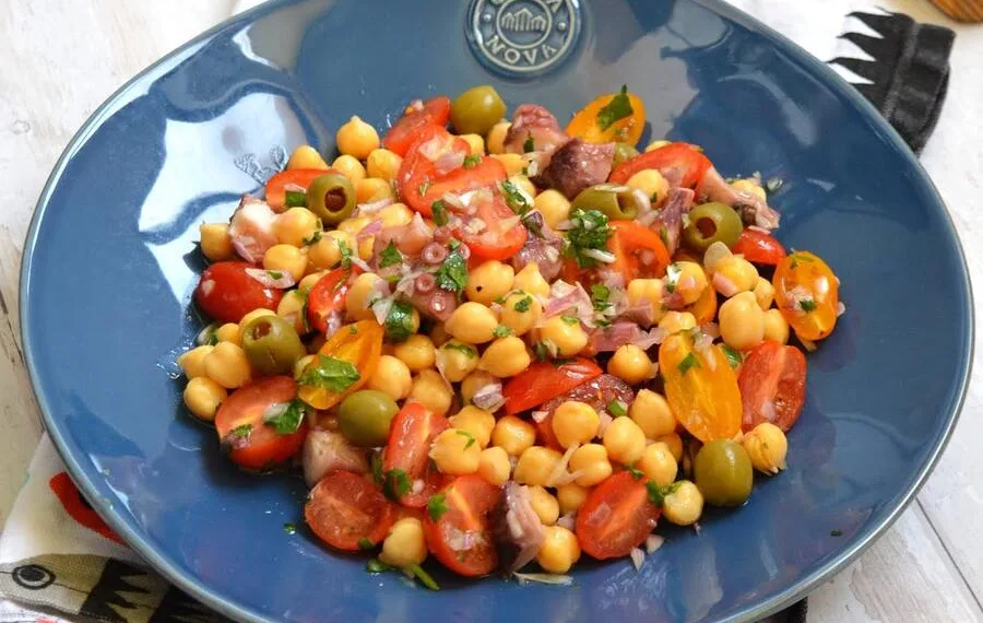 Salada de polvo com grão