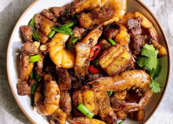 Carne de porco com camarão