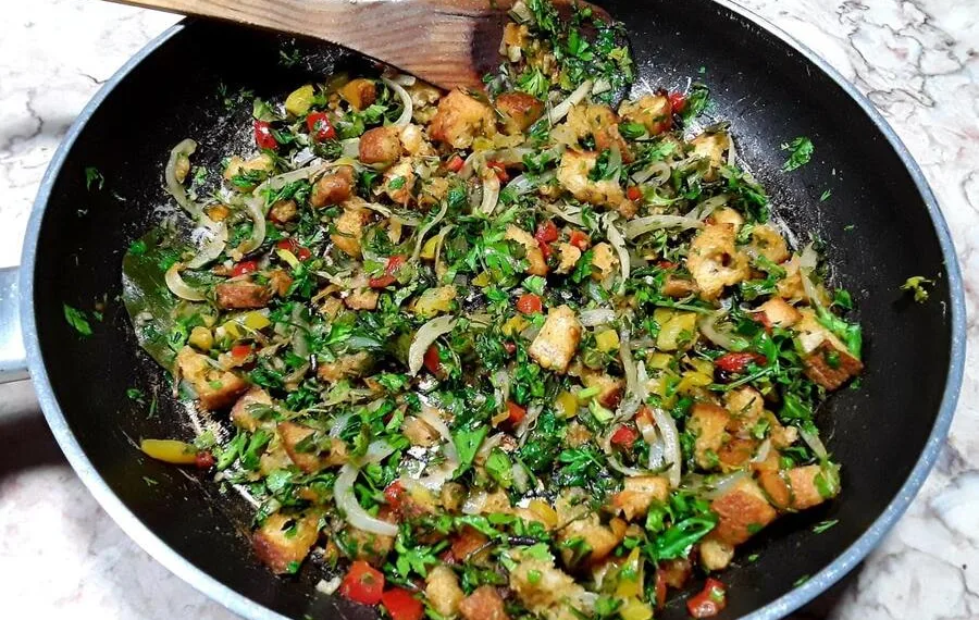 Migas de espinafres à Alentejana