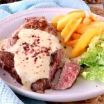 Bifes com molho de queijo