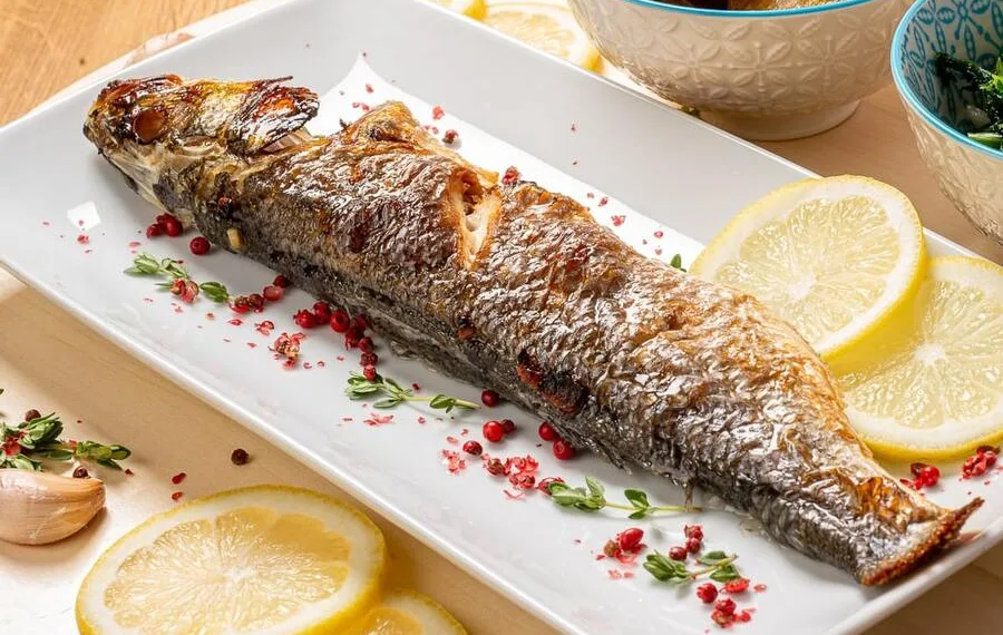 Robalo grelhado com molho verde