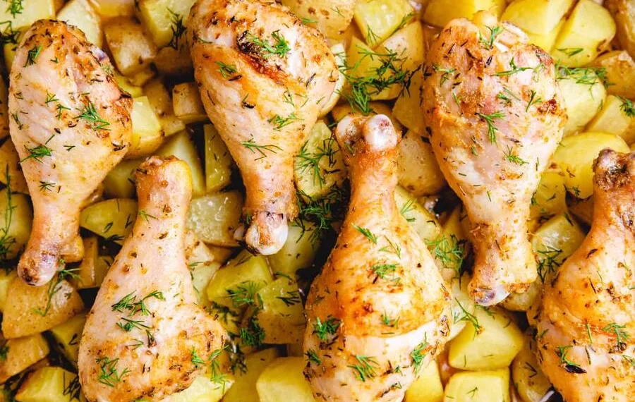 Coxas de frango no forno com batatas