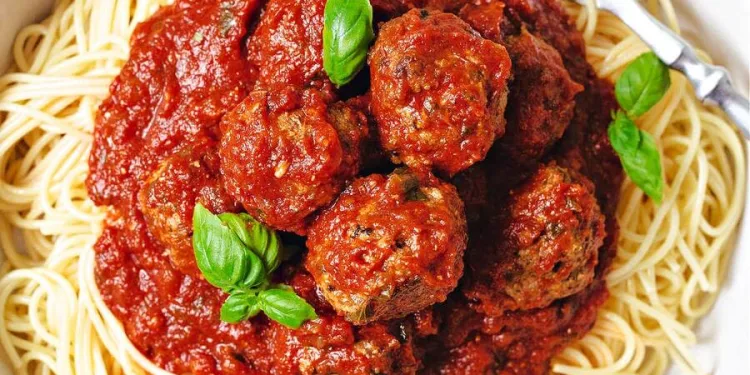 Almôndegas com esparguete