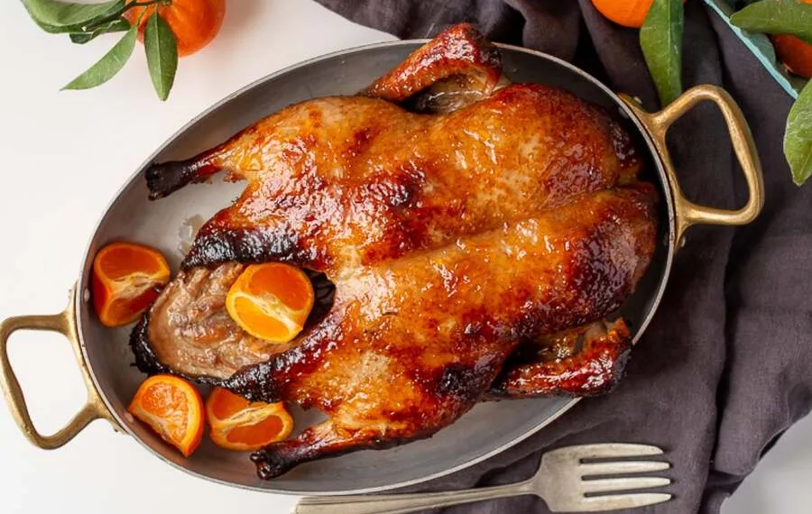 Pato assado no forno suculento