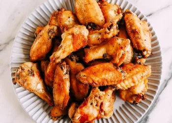 Asinhas de frango no forno estaladiças