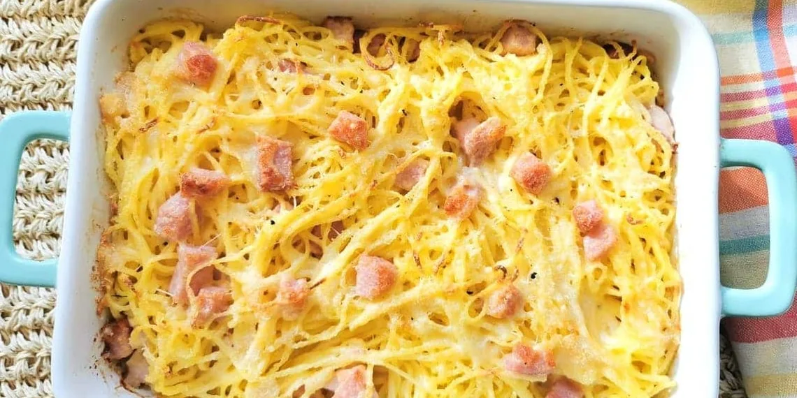 Massa gratinada com queijo e fiambre