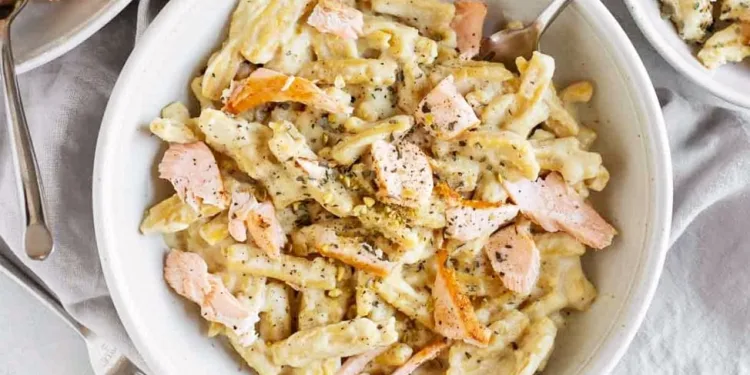 Massa com salmão e natas