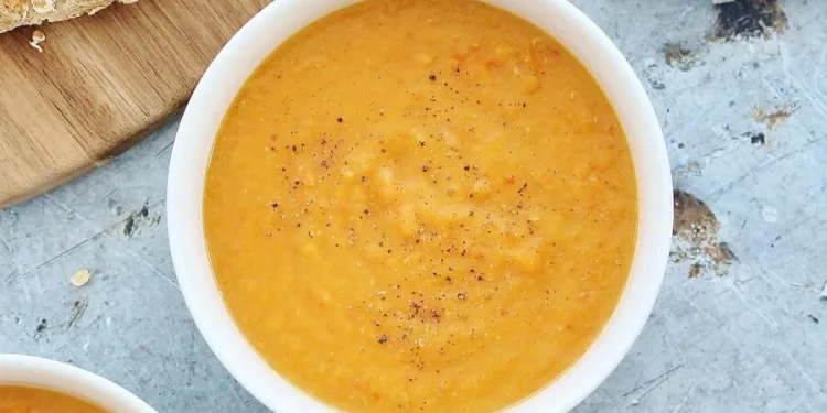 Sopa de batata-doce e cenoura cremosa