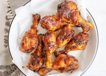 Coxas de frango assadas no forno com laranja