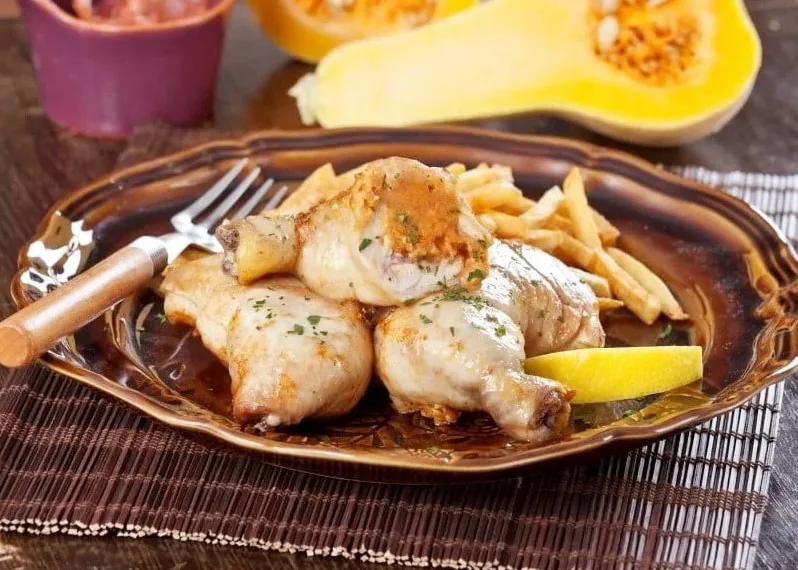 Pernas de frango recheadas no forno