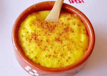 Leite creme com canela