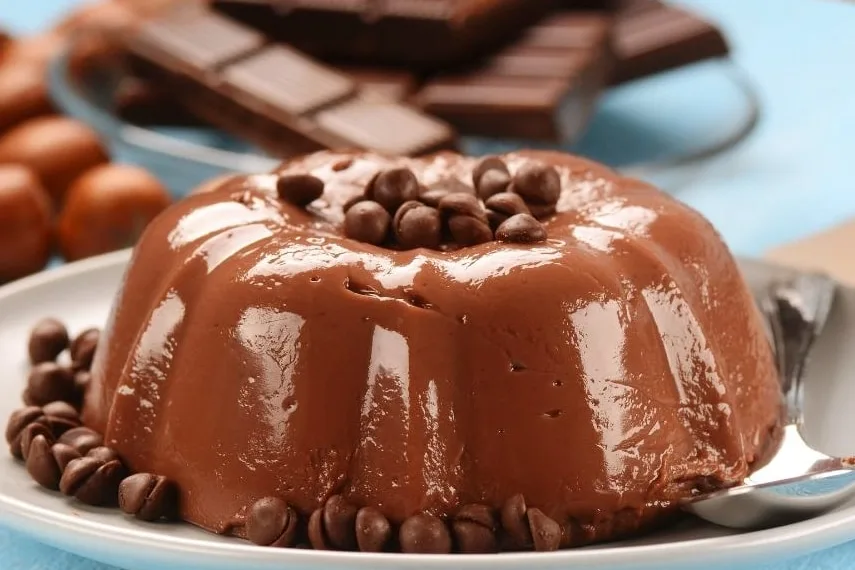 Pudim de chocolate com leite condensado