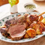 Perna de borrego assada no forno à alentejana