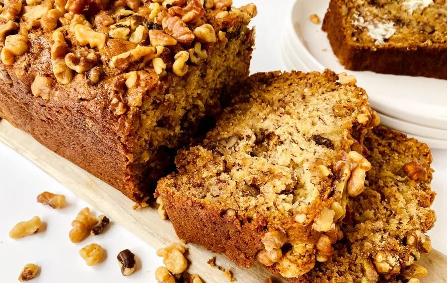 Bolo de banana e nozes