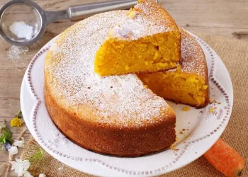 Bolo de cenoura e amêndoa