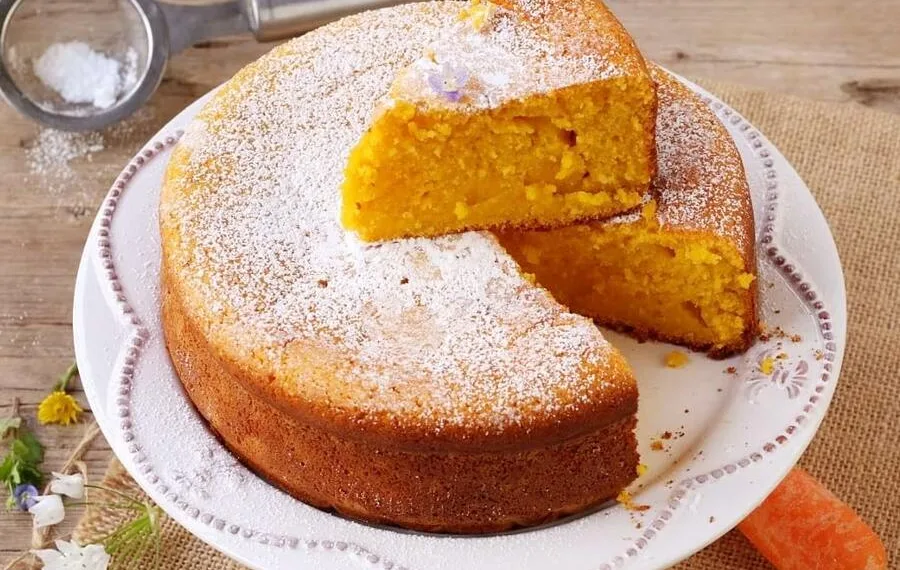 Bolo de cenoura e amêndoa