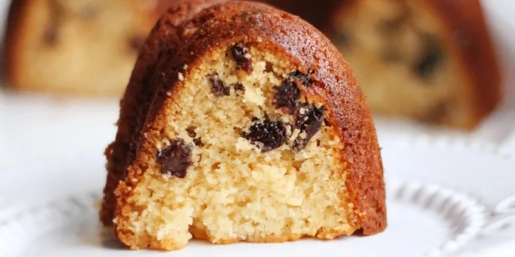 Bolo de mel com passas húmido e fofinho