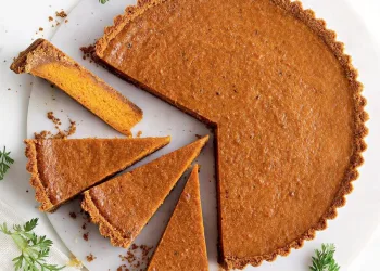 Tarte de Natal com cenoura e amêndoa