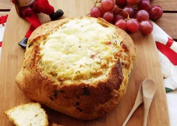 Pão recheado com queijo da serra