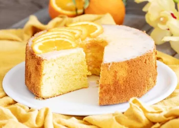Bolo chiffon de laranja