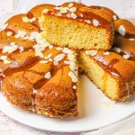 Bolo de mel e amêndoas húmido e fofinho