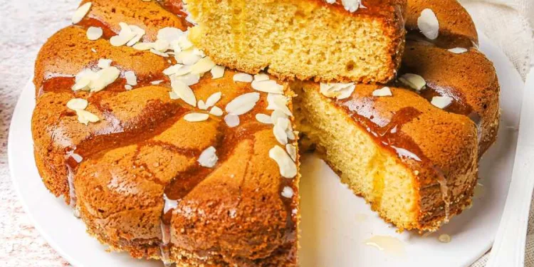 Bolo de mel e amêndoas húmido e fofinho