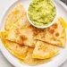 Quesadillas com queijo e manteiga de alho
