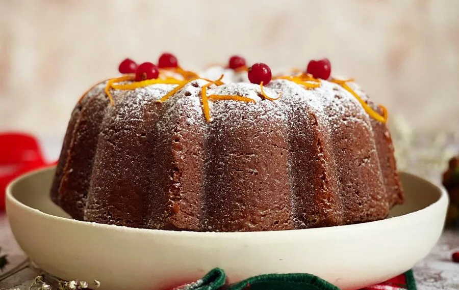 Bolo de alfarroba e laranja