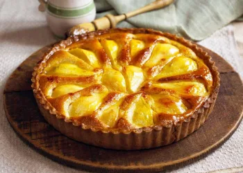Tarte de pera com amêndoa