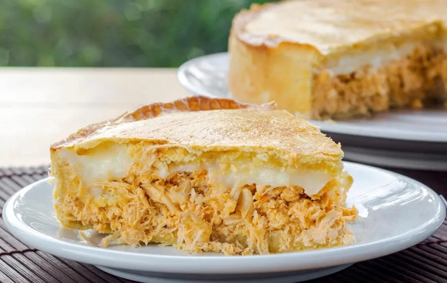 Empadão de frango e queijo