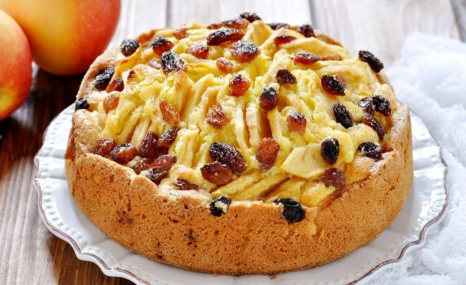 Bolo de fruta húmido e fofo