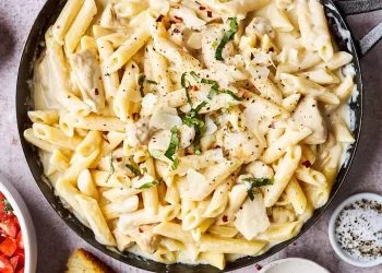 Massa com frango e natas