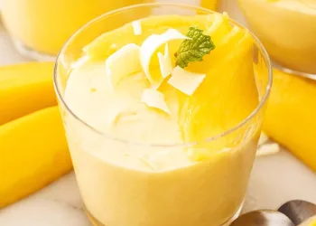 Mousse de manga com natas