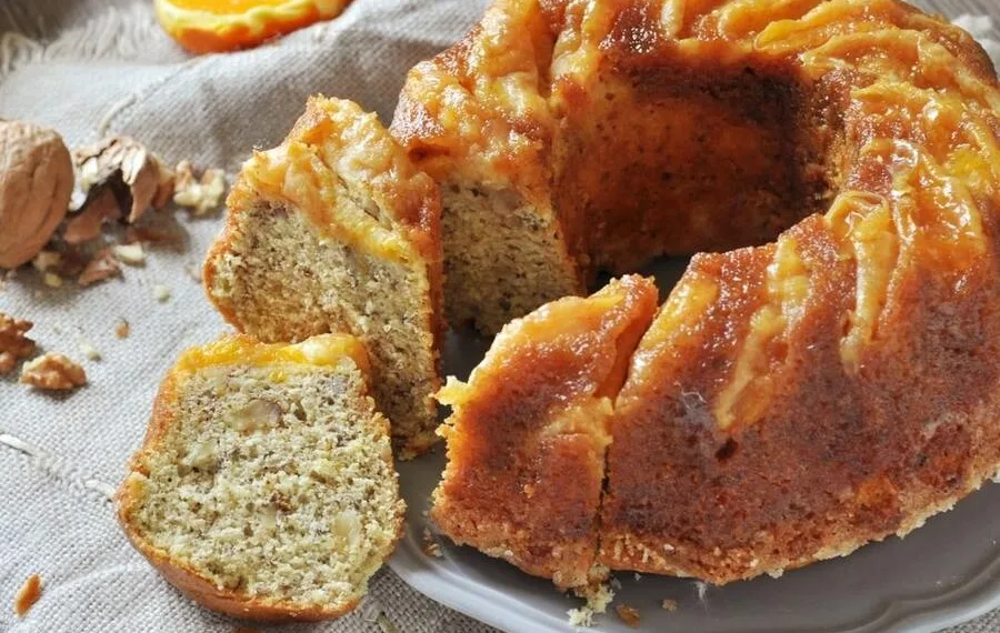 Bolo de laranja com nozes