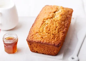 Bolo de aveia com mel